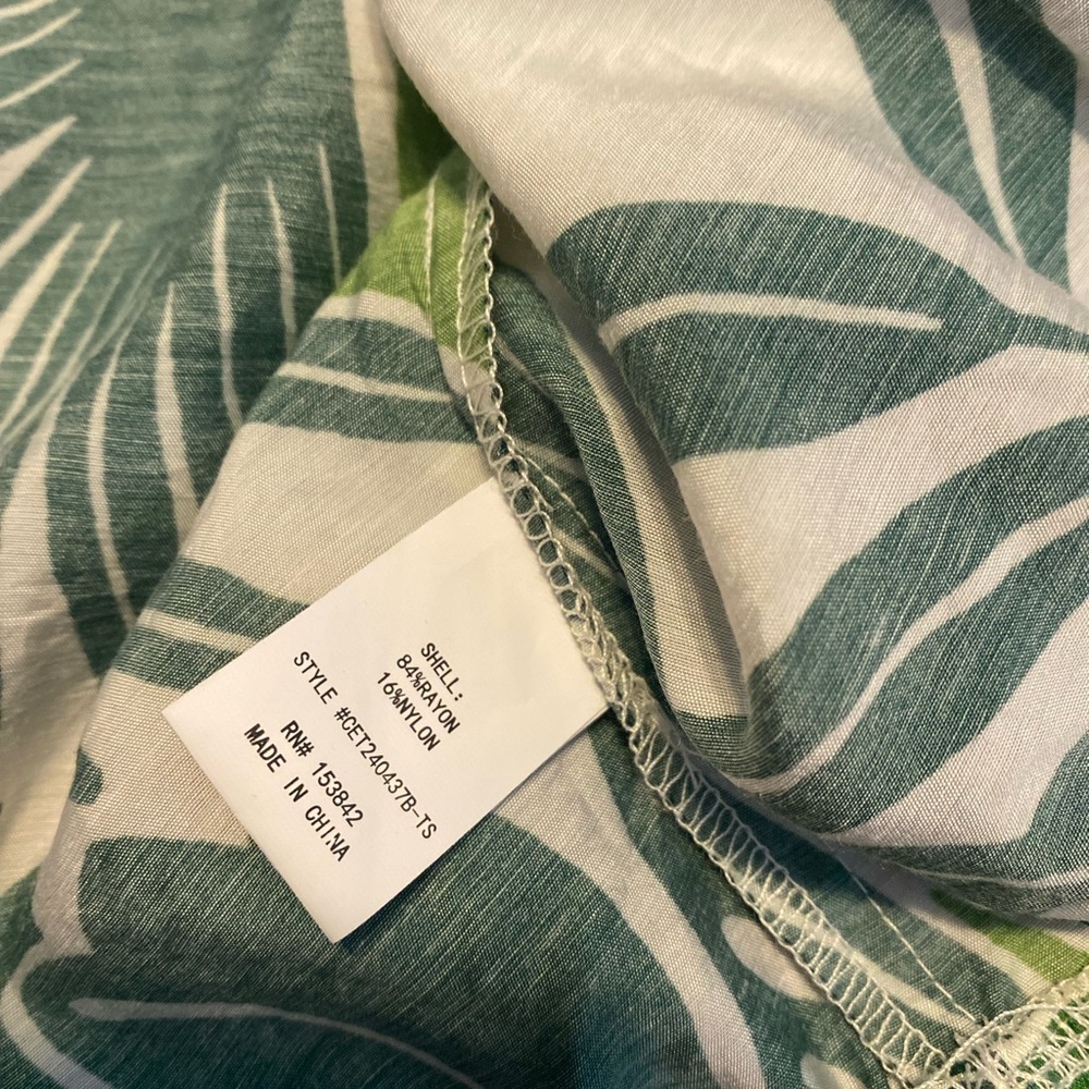 MELLODAY Green and White Tropical Floral Crop Top - Picture 2 of 4